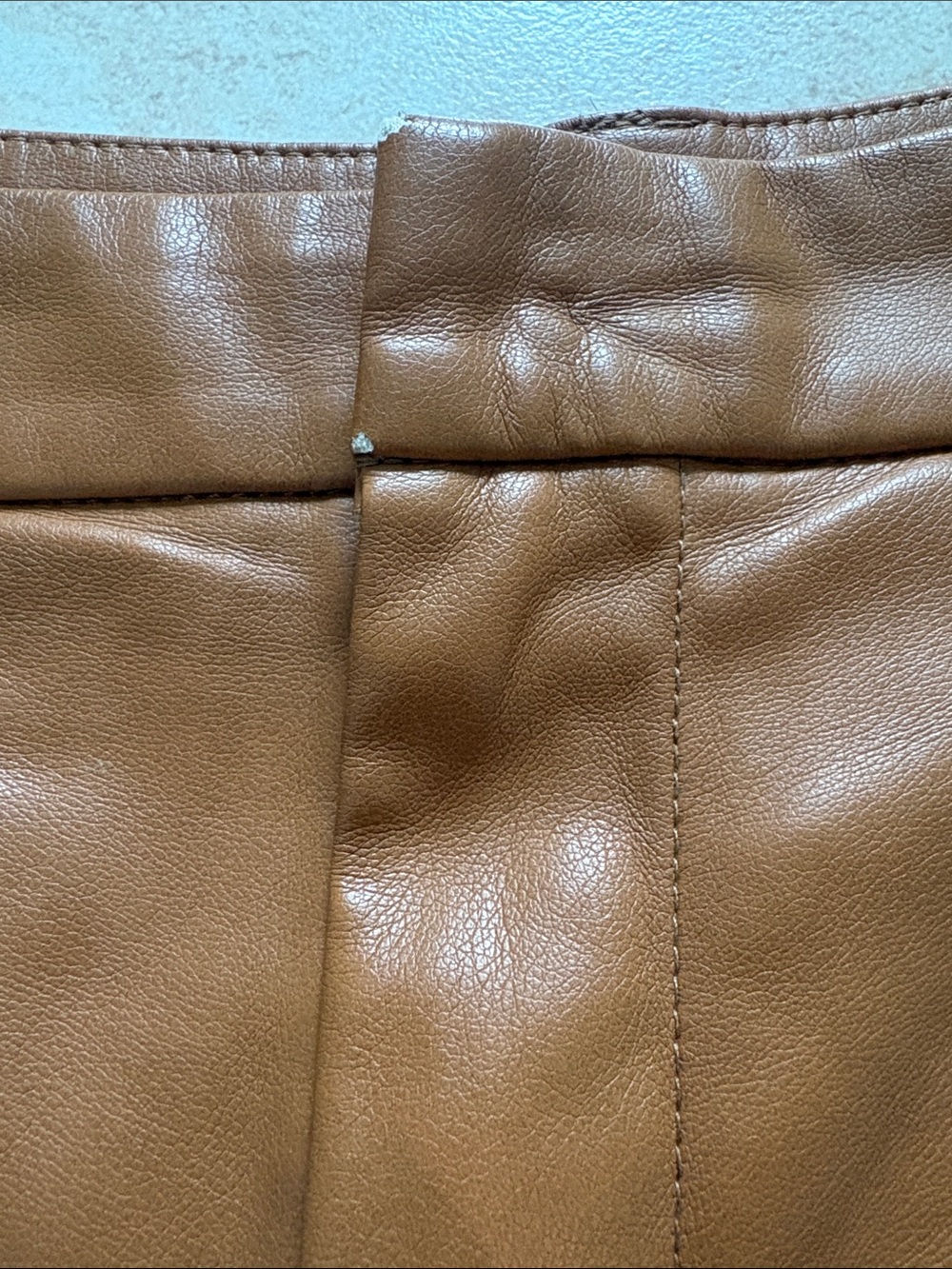 7 For All Mankind Pleated High Rise Vegan Leather Shorts Sz S Camel Brown Cognac - Picture 6 of 13